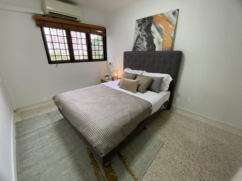 For Sale - 4 Holland Close