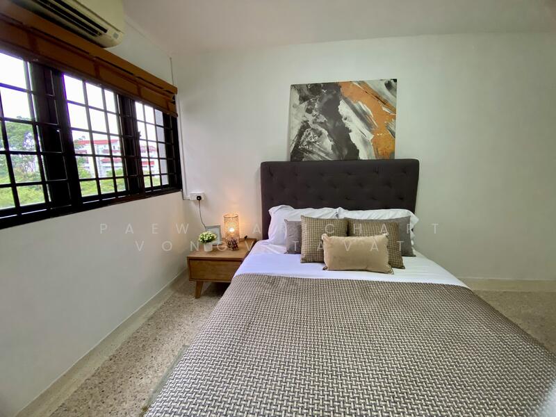 For Sale - 4 Holland Close