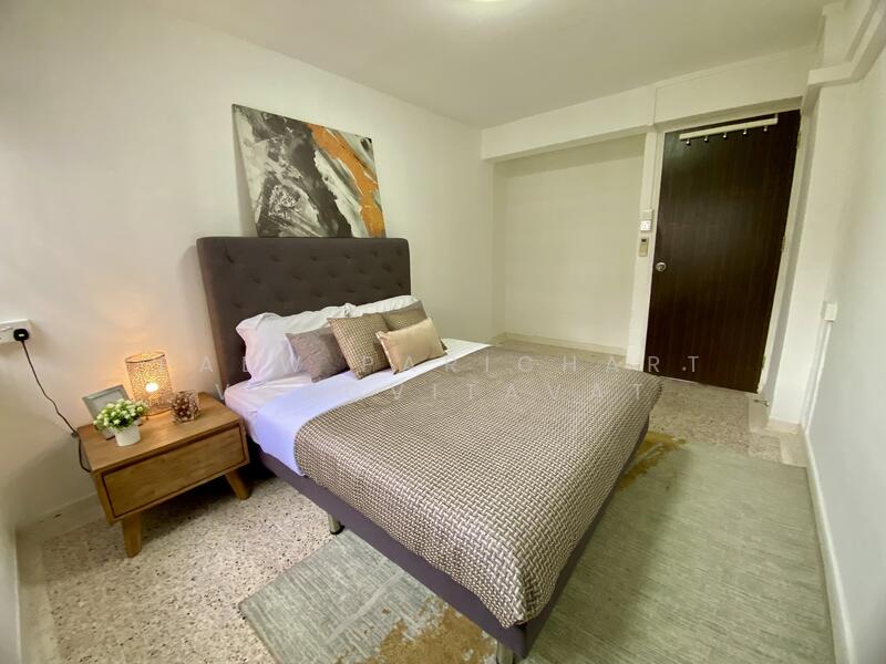 For Sale - 4 Holland Close