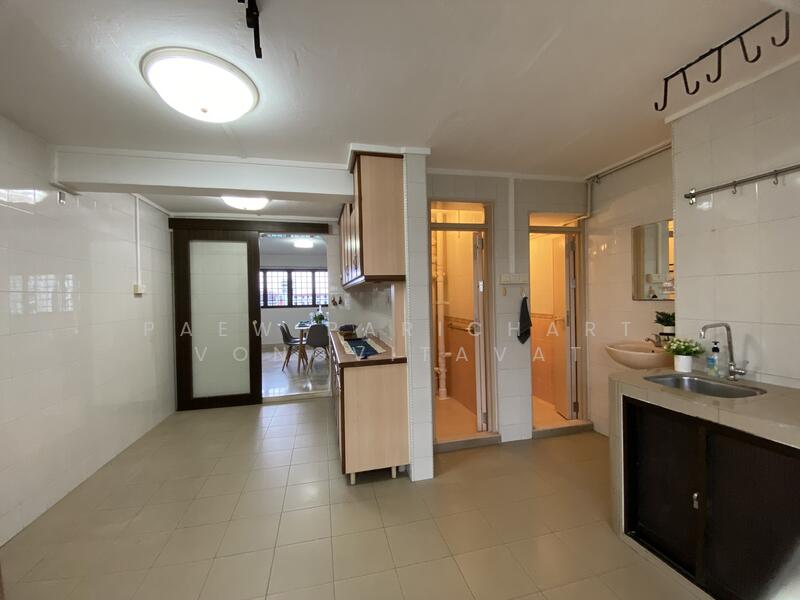 For Sale - 4 Holland Close