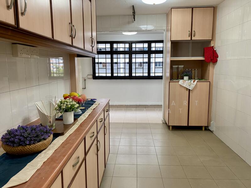 For Sale - 4 Holland Close