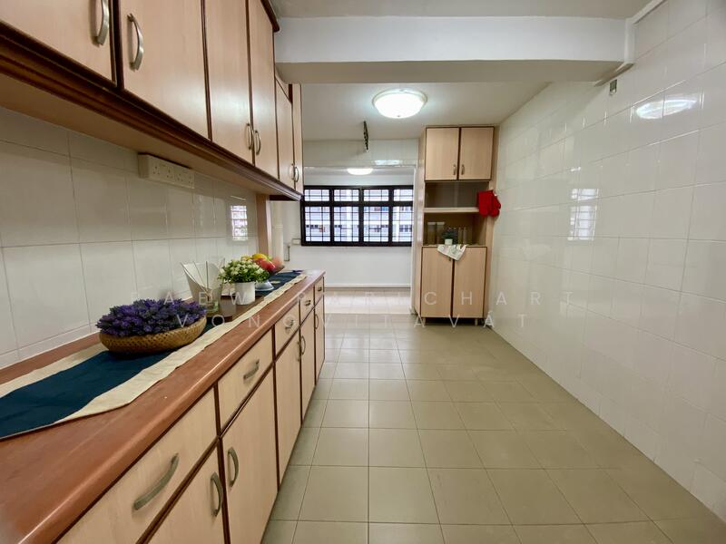 For Sale - 4 Holland Close