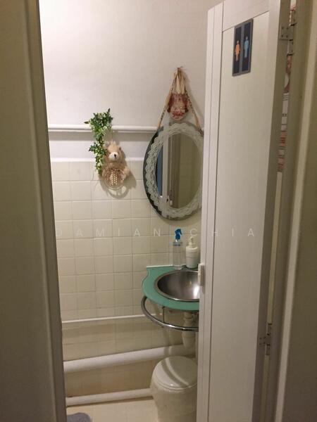 Maju Avenue, Maju Avenue, 1,040 sqft, Shop / Shophouse For Rent, by Damian Chia, 60167573 - Bathroom - CommercialGuru.com.sg