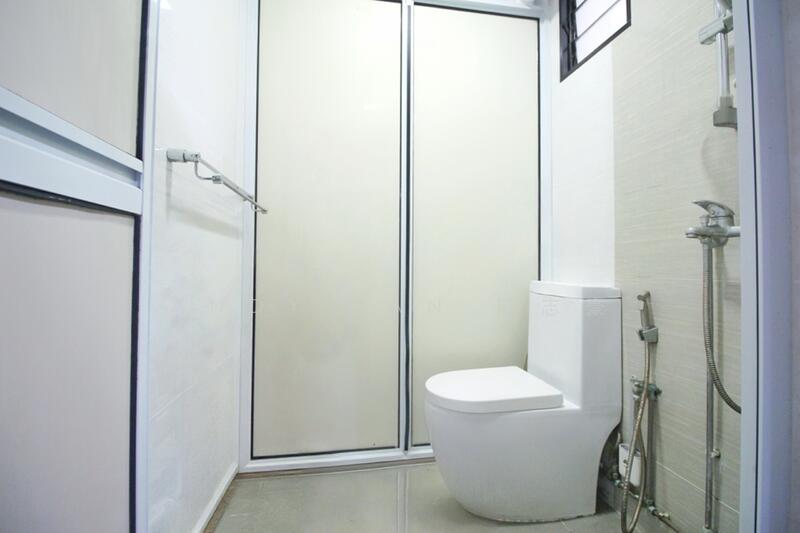 Separated Dry And Wet Bathroom