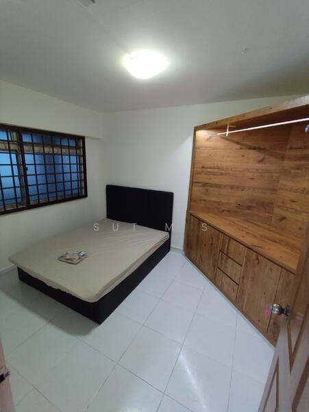 Bedroom 1 - Queen Bed