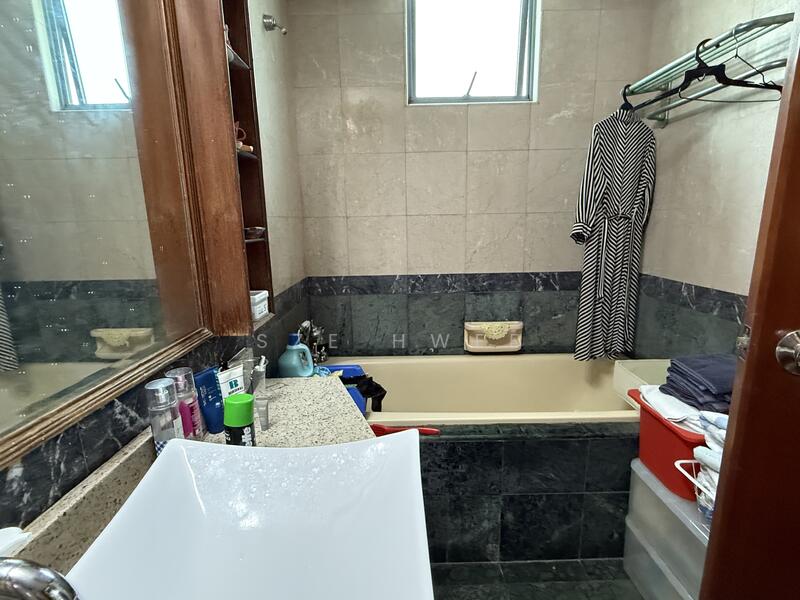 Master bedroom toilet 