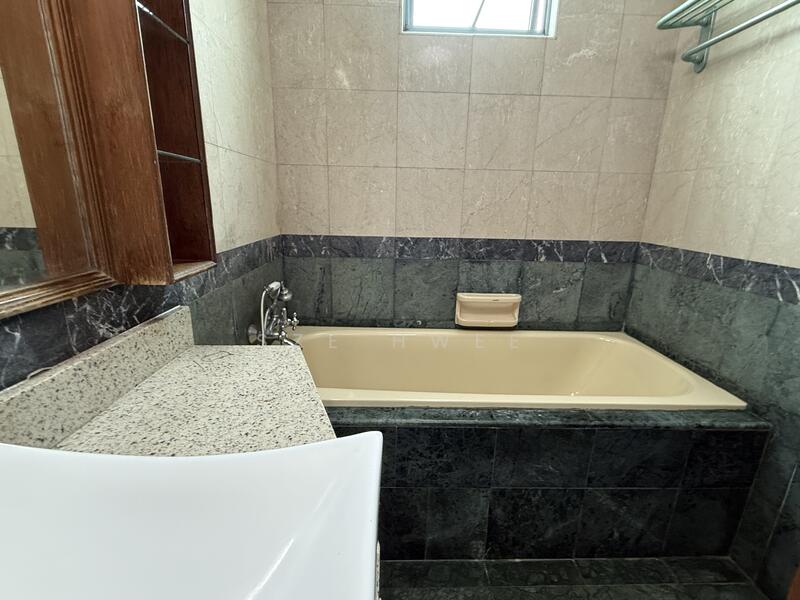 Master bedroom toilet