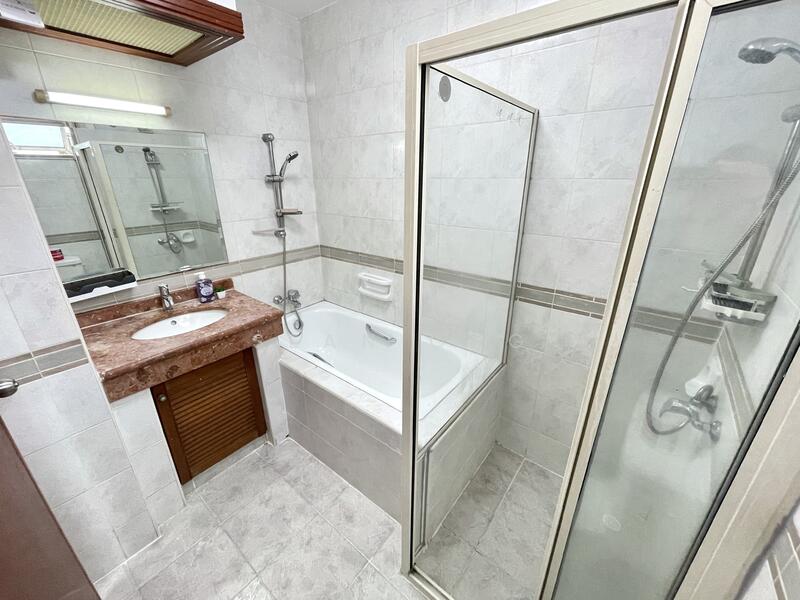 Master bedroom toilet