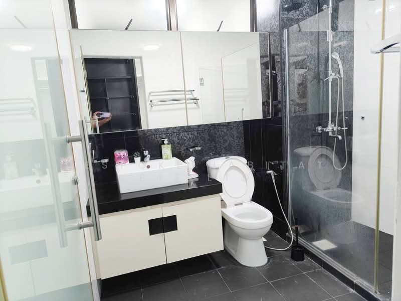 Lakepoint Condo, 2 Lakepoint Drive, Room Rental, 100 sqft, Condominium For Rent, by Bespoke Habitat Pte Ltd, 60168363 - 06-12 MBR6 Bathroom - PropertyGuru.com.sg