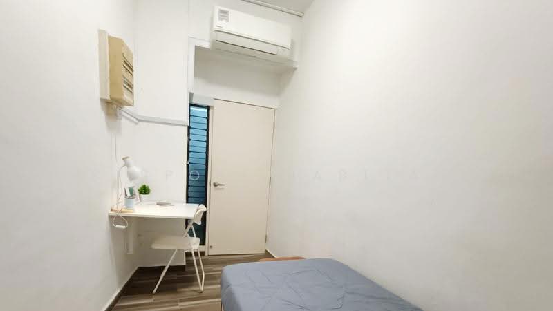 Lakepoint Condo, 2 Lakepoint Drive, Boon Lay / Jurong / Tuas, Room Rental, 100 sqft, Condominium For Rent, by Bespoke Habitat Pte Ltd, 60168363 - 04-17 ECON4 - PropertyGuru.com.sg
