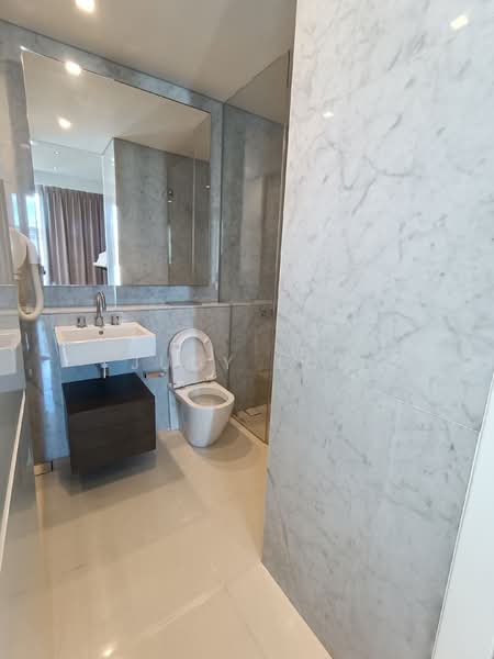 Scotts Square Apartment For Sale at S$ 1,980,000 | PropertyGuru Singapore - Bathroom