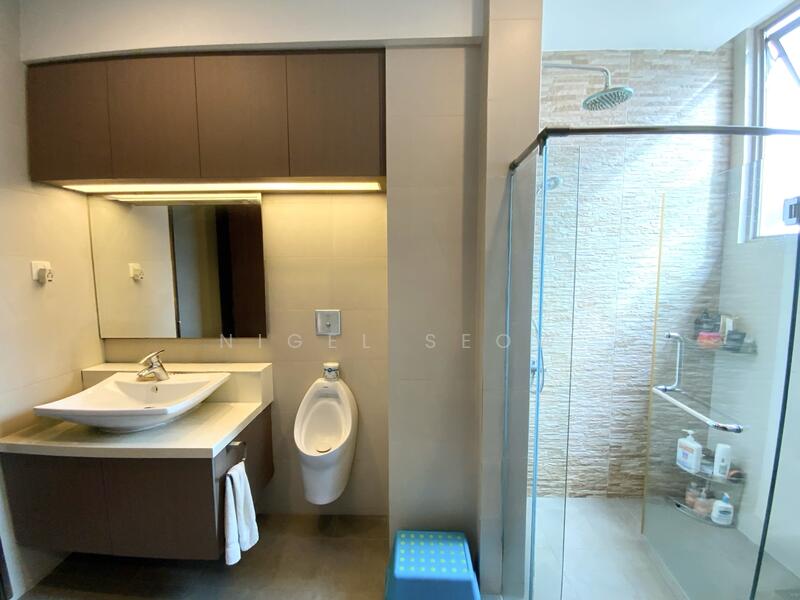 Corner Terrace @ Lentor Grove, Lentor Grove, 6 Bedrooms, 5,000 sqft, Corner Terrace For Sale, by Nigel Seow, 60168462 - Jack and Jill Bathroom - PropertyGuru.com.sg