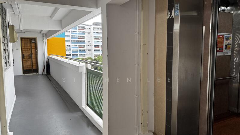 From lift to main door,short,neat corri