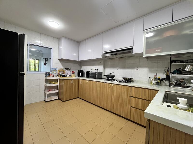 Spacious kitchen 