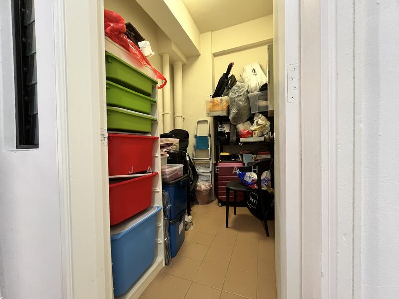 Utility / helper room 