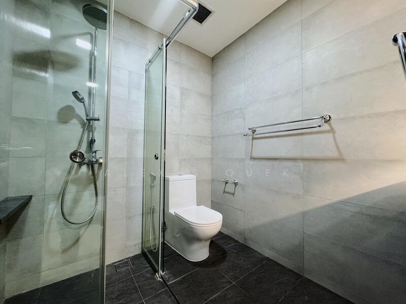 Maple Woods, 985 Bukit Timah Road, Clementi Park / Upper Bukit Timah, 2 Bedrooms, 915 sqft, Condominium For Sale, by Alexis Quek, 60168825 - Bathroom - PropertyGuru.com.sg