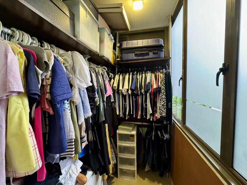 walk in wardrobe