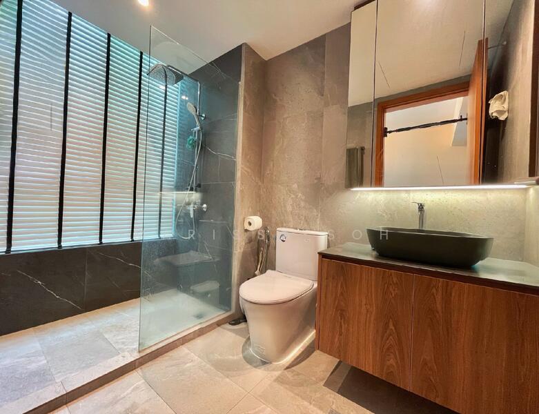 Junior Master Bathroom