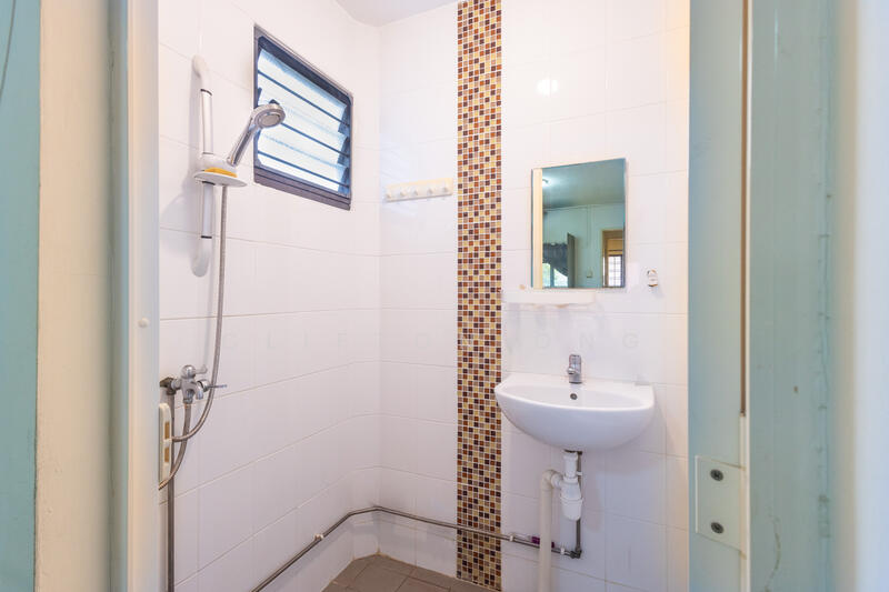 Unit 2 toilet 4