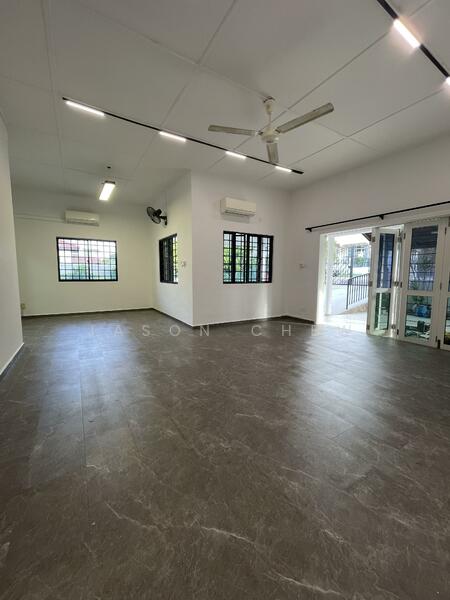 Newly Renovated Living & Dining