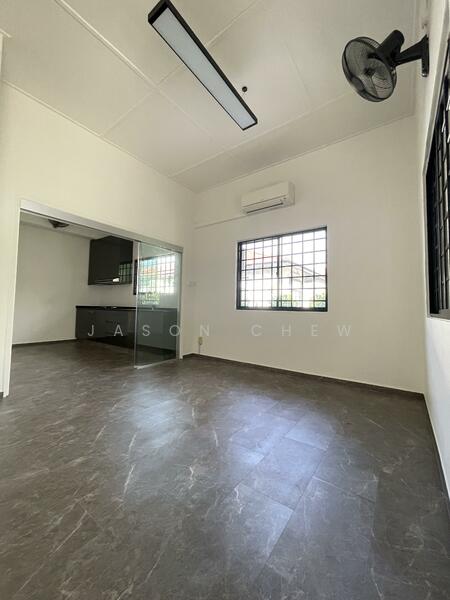 Kitchen Open or Enclosed to Dining Area