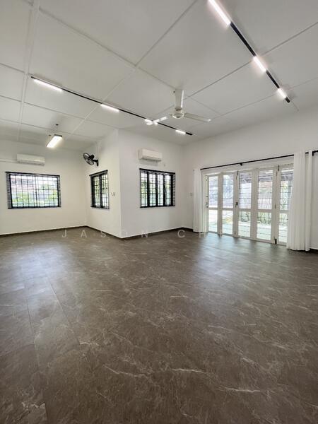 Well Spaced & Designated Living & Dining