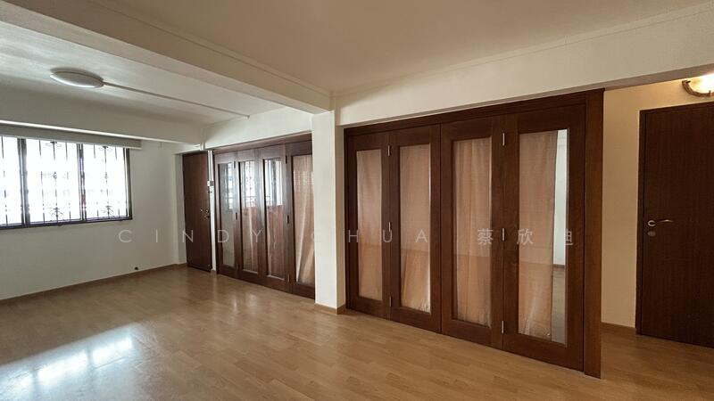 Living with Bedroom 2 (closed)