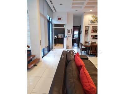 For Sale - Cosy Renovated 2.5 Sty Corner Terrace At Opera Estate