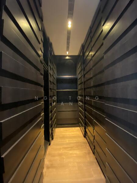 walk in wardrobe