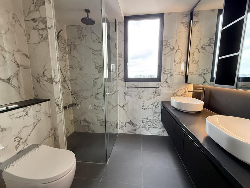 Luxurious Master Bathroom 