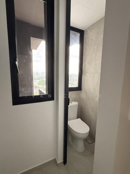 Well ventilated yard n helper's bathroom