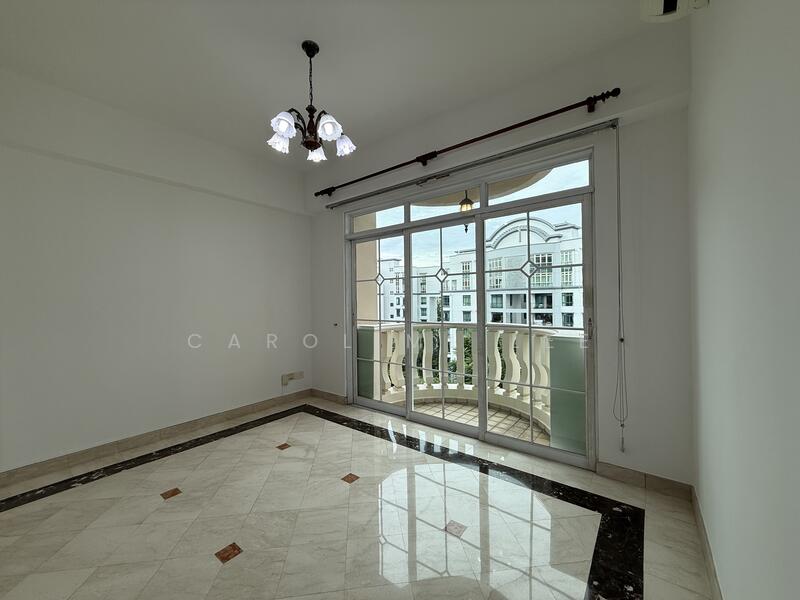 Living area & Balcony
