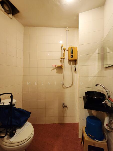 Shophouse For Rent! Rent 3.5 storey or individual levels! Club Street, Ang Siang Hill, Chinatown, Club Street, Ann Siang Hill, Chinatown, 650 sqft, Shop / Shophouse For Rent, by Melvin Lo, 60171205 - Bathroom - CommercialGuru.com.sg