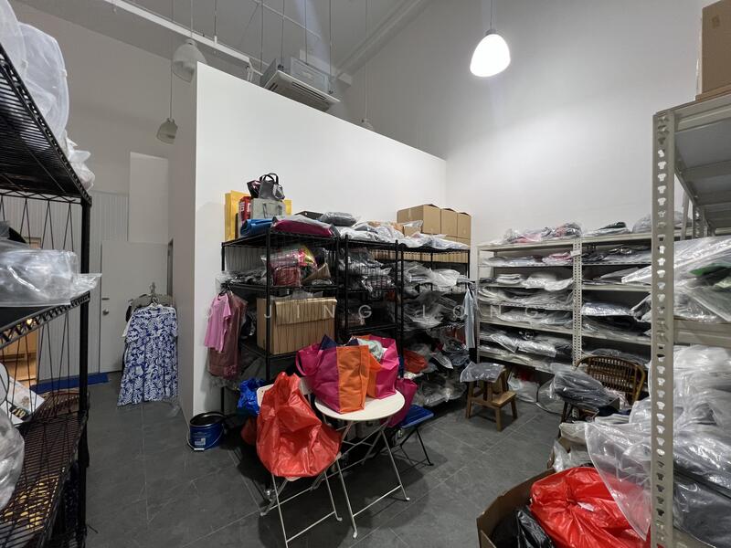 Oxley BizHub, 61 Ubi Road 1, 1,690 sqft, Light Industrial (B1) For Sale, by Lo Jing Long, 60171225 - CommercialGuru.com.sg