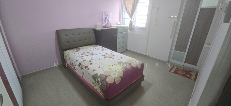 For Sale - 227 Serangoon Avenue 4