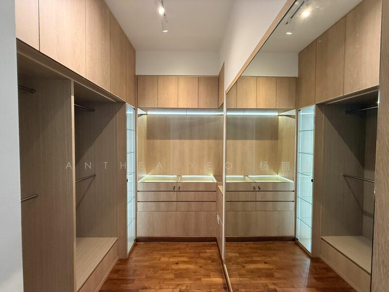 Walk-in Closet