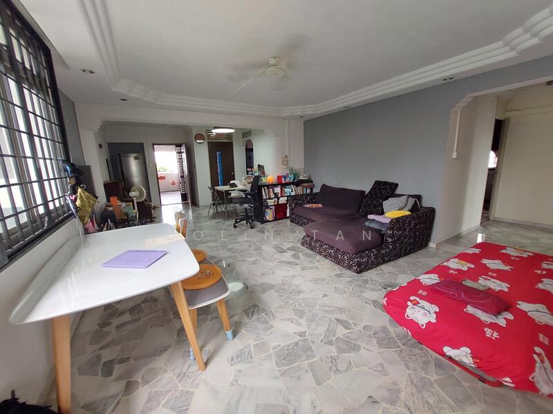 Large Regular Shaped Living/ Dining Area