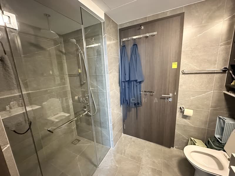 Riverfront Residences Condominium For Sale at S$ 912,000 | PropertyGuru Singapore - Bathroom