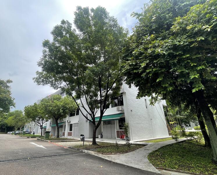 Ground floor Maisonette with Parking