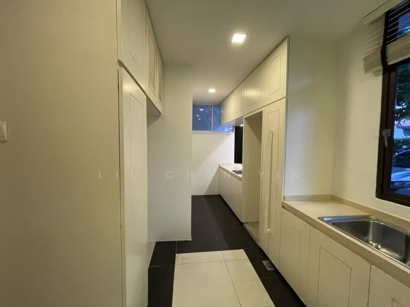Nim Gardens, 71 Nim Road, 3 Bedrooms, 2,217 sqft, Condominium For Rent, by LIU Chen Yin, 60171671 - Yard area (next to Kitchen) - PropertyGuru.com.sg