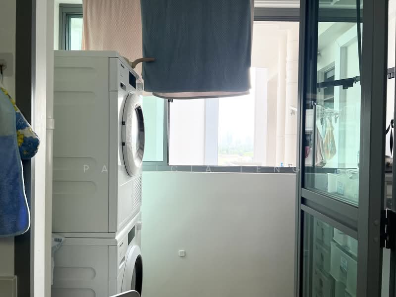36 Margaret Drive HDB Flat For Sale at S$ 1,530,000 | PropertyGuru Singapore - Yard/Laundry 