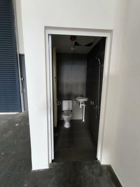 CT Foodchain, 200 Pandan Loop, Buona Vista / West Coast / Clementi New Town, 1,819 sqft, Factory / Workshop (B2) For Sale, by J.D Tan, 60172112 - CommercialGuru.com.sg