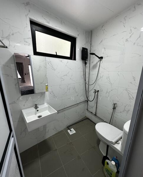 Studio Unit R5 - Bathroom