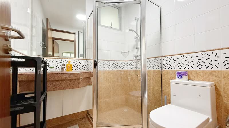 Sunshine Plaza, 10 Prinsep Link, Room Rental, 100 sqft, Apartment For Rent, by Bespoke Habitat Pte Ltd, 60172418 - 10-18 Common Bathroom - PropertyGuru.com.sg