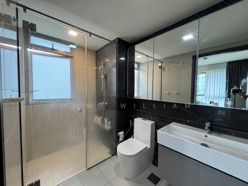 2 bathroom available