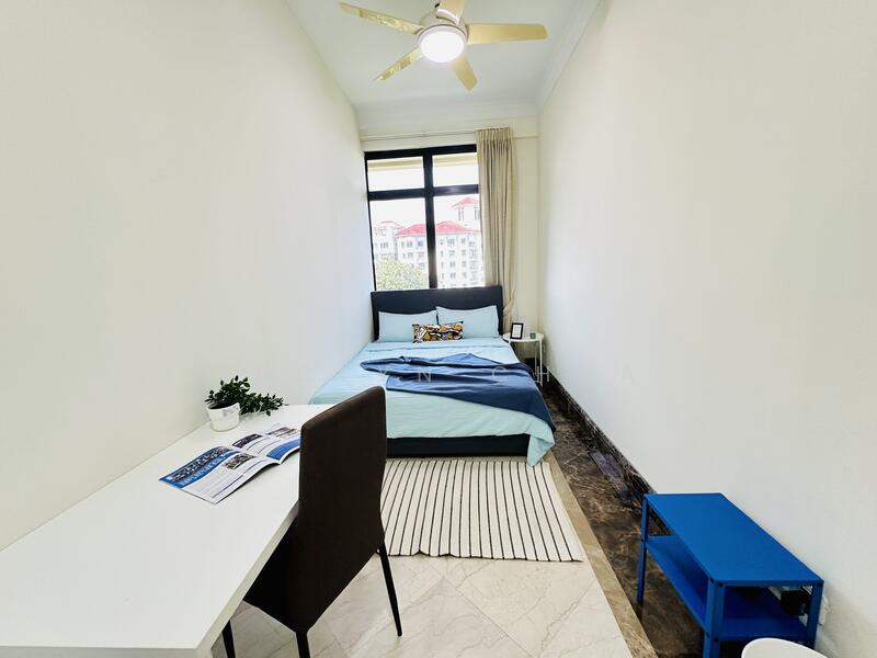 R5) Common Queen Room