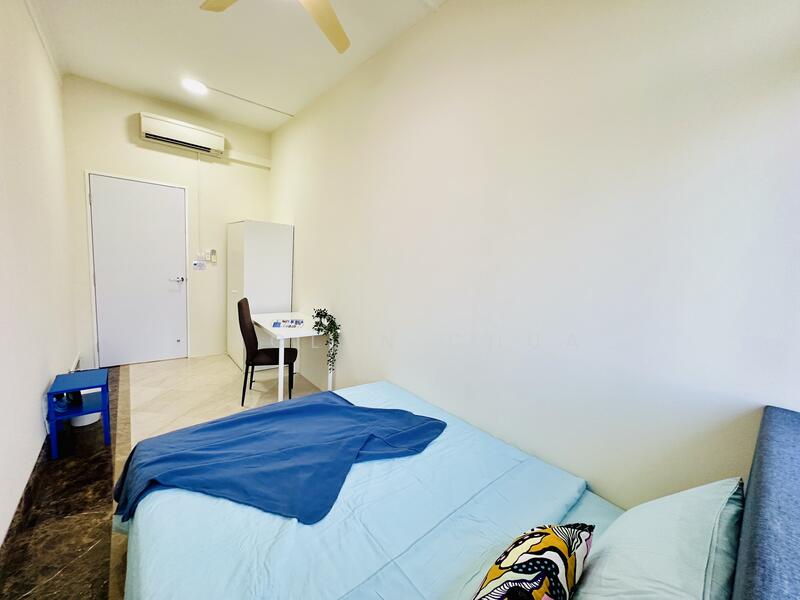 R5) Common Queen Room