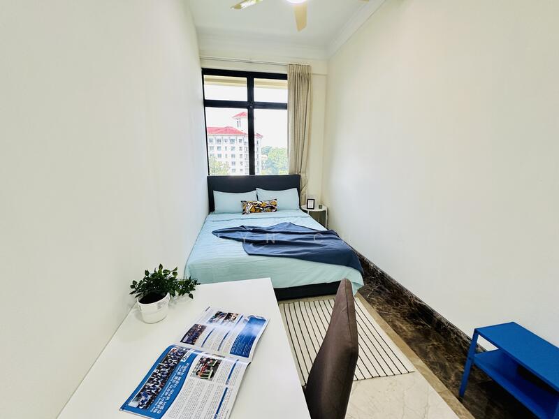 R5) Common Queen Room