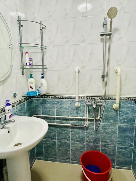 Master Bathroom (Attached)