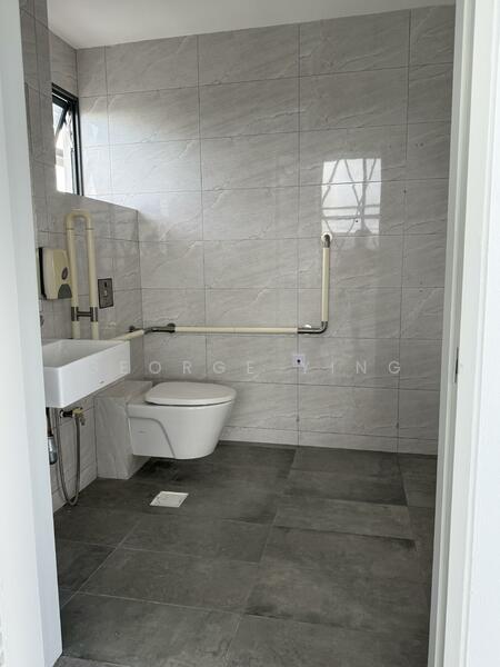 D12 Lavender light industrial for rent, , 1,141 sqft, Light Industrial (B1) For Rent, by George Ying, 60173079 - Bathroom - CommercialGuru.com.sg